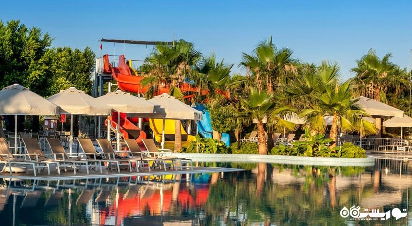 استخر روباز و سرسره های مهیج